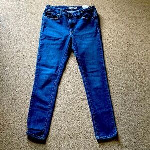 Levi’s Women 711 Skinny Jeans